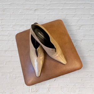 Donald J. Pliner 8M Champagne Beige Color Pointed Toe Pump